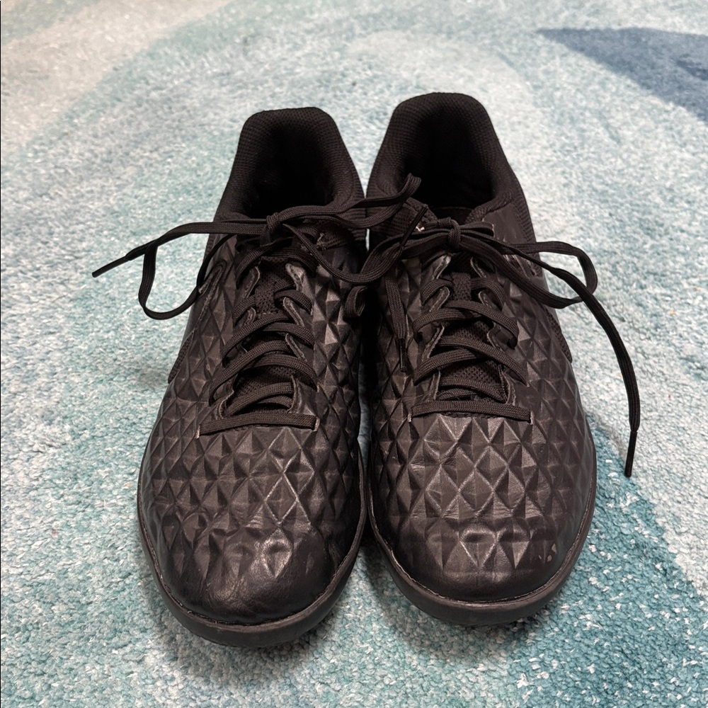 Nike Tiempo Legend 8 Indoor Soccer Shoes, Like New. Women’s Sz 8.5